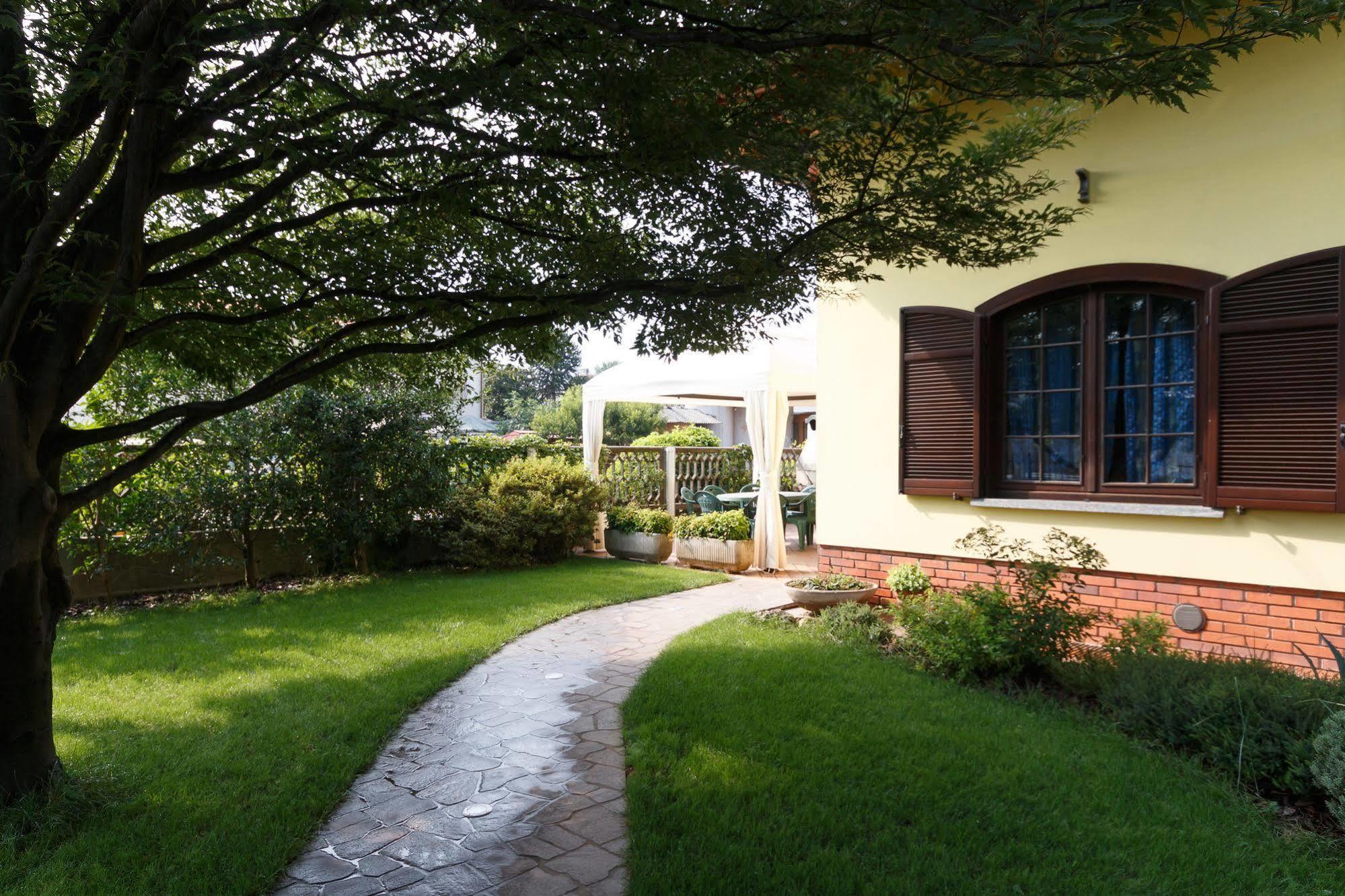 Il Gelsomino Bed and Breakfast Ferno Εξωτερικό φωτογραφία