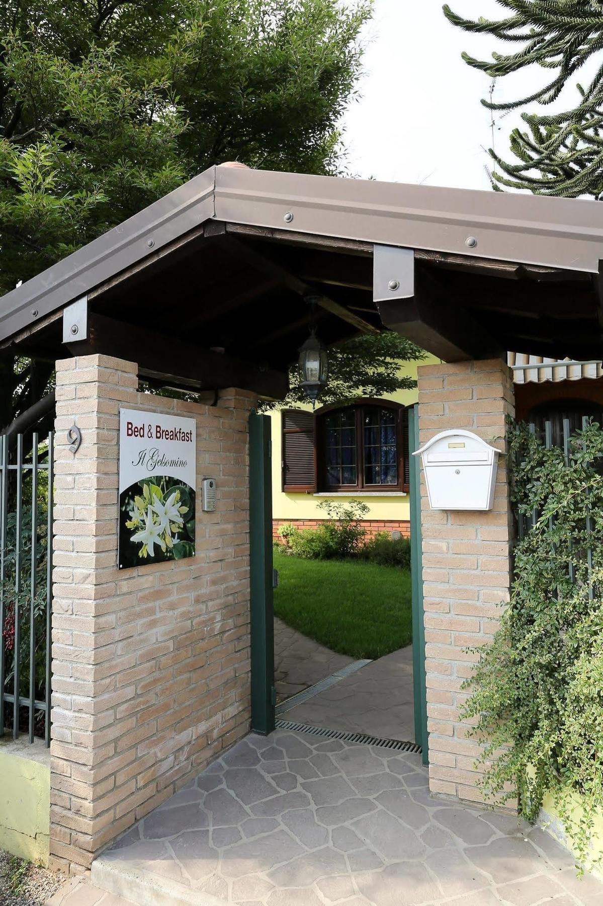 Il Gelsomino Bed and Breakfast Ferno Εξωτερικό φωτογραφία