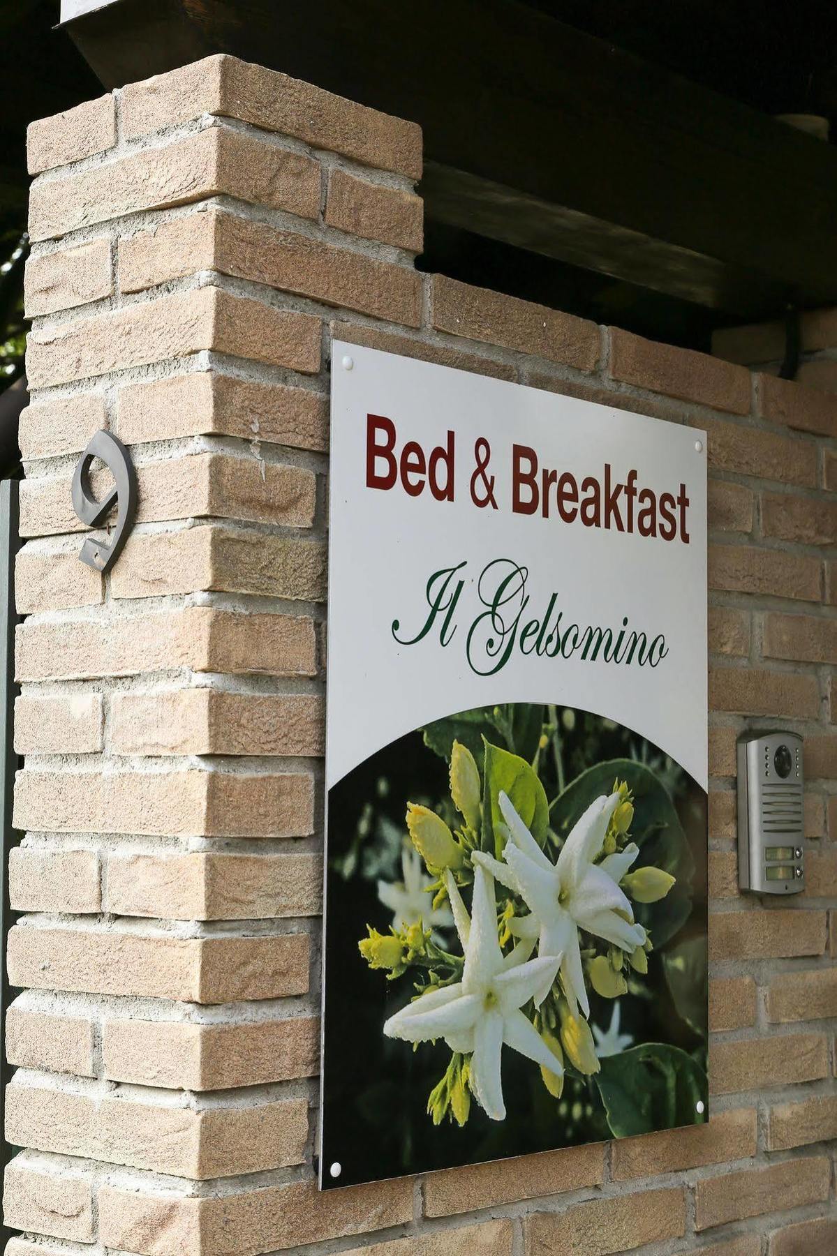 Il Gelsomino Bed and Breakfast Ferno Εξωτερικό φωτογραφία