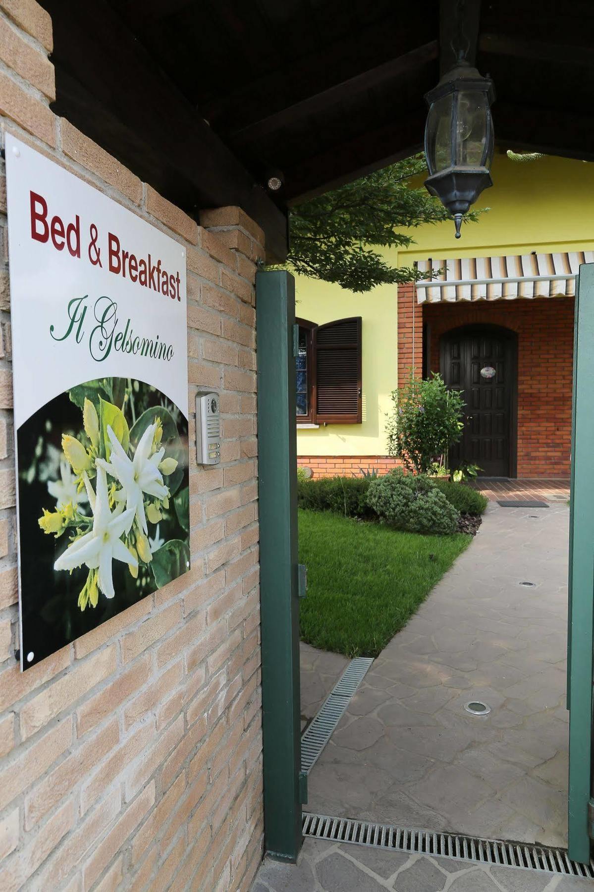 Il Gelsomino Bed and Breakfast Ferno Εξωτερικό φωτογραφία