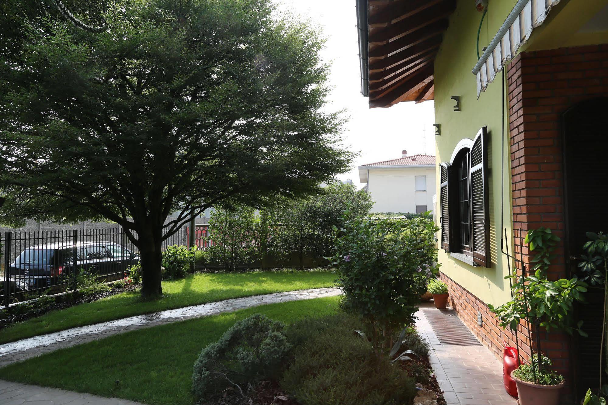 Il Gelsomino Bed and Breakfast Ferno Εξωτερικό φωτογραφία